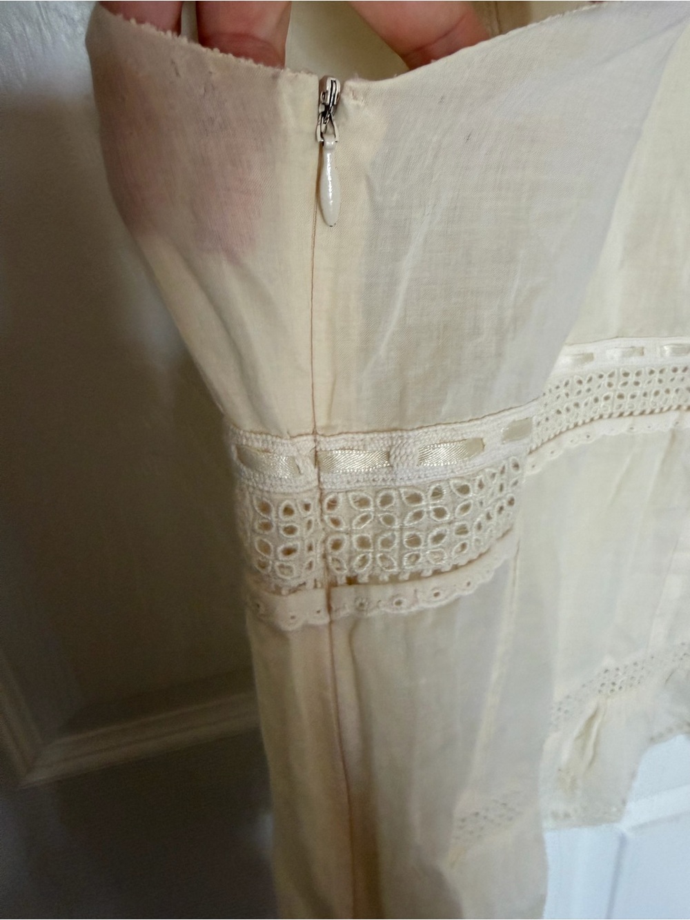 Karen Millen Cream Lace and Linen Top Eyelet Sleeveless US 6 - Picture 3 of 4